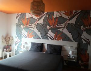 a bedroom with a bed with a floral wallpaper at Veronique schouckens in Binche