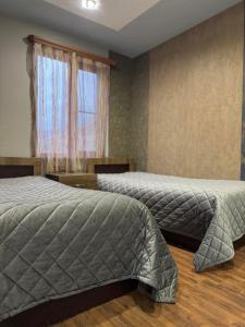 เตียงในห้องที่ NRENI HOTEL Agarak-Meghri