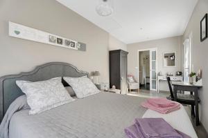 a bedroom with a bed and a desk and a room at Rêves d'Emeraude in Cancale