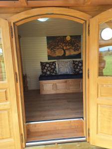 Gallery image of La roulotte de Fondain logement insolite in Laqueuille
