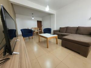 a living room with a couch and a table at Alto Valle Home in Cipolletti