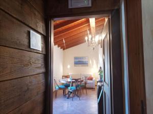 a hallway leading to a dining room with a table and chairs at Bed and Breakfast da Pio in Castelveccana
