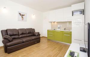 Kuchyňa alebo kuchynka v ubytovaní Apartman Prima