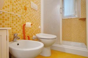 a bathroom with a toilet and a bath tub at Casa Mia in Rapallo +31 photos