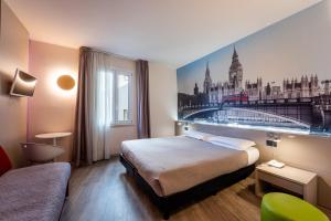 a hotel room with a bed and a picture of a city at Hotel Vittorio in Desenzano del Garda +100 photos