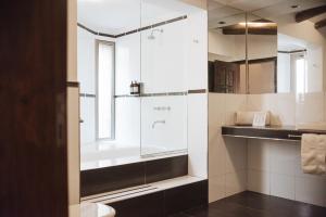 a bathroom with a glass shower and a sink at Casa Entonada - Hotel Boutique in Chacras de Coria