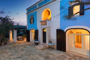 a blue and white building with a door at Terra Sessana Ville e Trullo con piscina privata in Ostuni