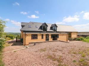 a house on a hill with a large yard at Palace Farmhouse in Hereford