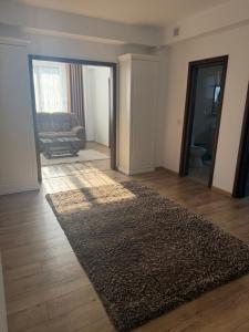 a living room with a couch and a rug at Eli house in Târgu Neamț