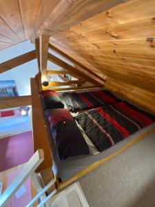 a bunk bed in a room with a wooden ceiling at Ferienwohnung Pickert in Bad Endorf