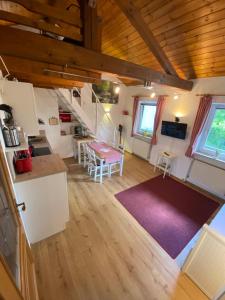 an overhead view of a kitchen and living room in a tiny house at Ferienwohnung Pickert in Bad Endorf