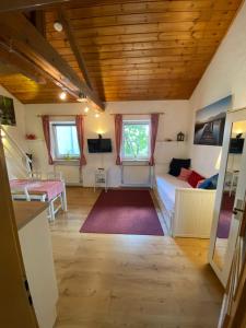 a living room with a couch and a table at Ferienwohnung Pickert in Bad Endorf