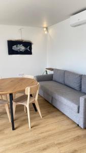 a living room with a couch and a table at Casa do Henri in Corvo