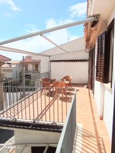 a balcony with a table and chairs on it at Alba Blu Sampieri in Sampieri