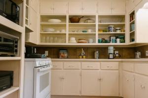 a kitchen with white cabinets and a white oven at Cozy Cottage Centrally Located WorkerFriendly in Sherman