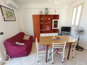 a living room with a table and a couch at Alba Blu Sampieri in Sampieri