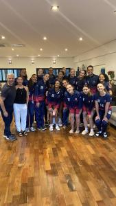 a group of people are posing for a picture at Savannah Pousada in São Paulo +96 photos