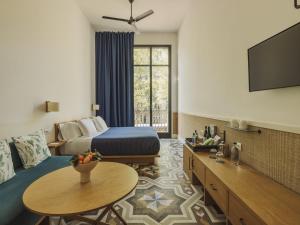 a hotel room with a bed and a tv at Hotel Casa Bonay & Spa in Barcelona