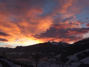 Blick auf den Sonnenuntergang/Sonnenaufgang von der Ferienwohnung aus oder aus der Nähe