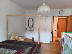 a bedroom with a canopy bed and a mirror at Forstoase Deister in Bredenbeck