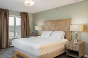 a bedroom with a large white bed and a window at Massanutten Resort in Massanutten +50 photos