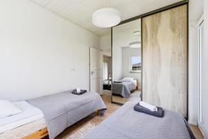 a bedroom with two beds and a mirror at Rukkilille majutus in Herjava