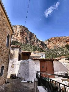 a building with a mountain in the background at Leos Traditional Holiday House in Leonidio