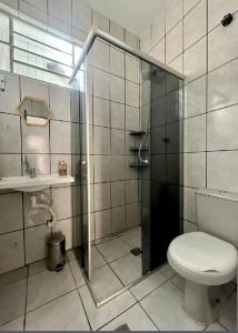 a bathroom with a shower and a toilet and a sink at Kitnet Unip Mandic in Campinas