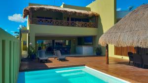 a villa with a swimming pool and a house at Villa Arkoi in Uaymitun