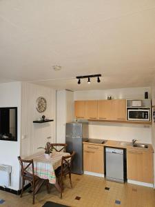 a kitchen with a table and chairs in a kitchen at Le 61 Roosvelt in Amiens