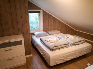 a bedroom with a bed with towels on it at Large cabin with panoramic wiews in Ål, Hallingdal in Al