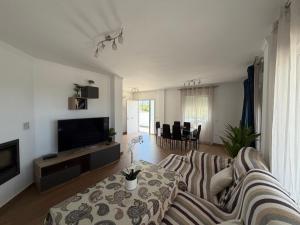 a living room with a couch and a table at Niza Beach Sunset Stay in Málaga