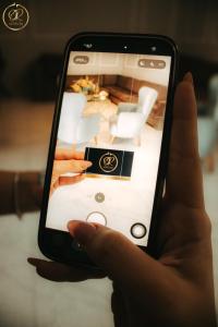a person holding a cell phone in their hand at OR HOTEL 94 in Barranquilla