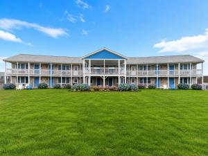 a large building with a lawn in front of it at Colonial Acres Resort in Yarmouth
