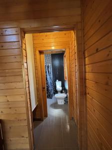 a hallway leading to a bathroom with a toilet at Casa Franch in Deltebre