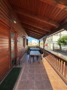a patio with a table and benches on a balcony at Casa Franch in Deltebre