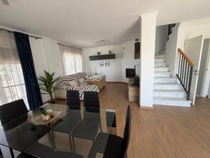 a living room with a table and a couch at Niza Beach Sunset Stay in Málaga