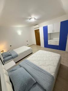 two beds in a room with blue and white at Skyline Villa Boge in Bogë