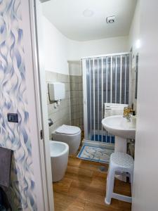 a bathroom with a toilet and a sink at B&B Son De Mar in Salerno