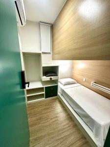 a small room with a bed and cabinets at Quartos individuais vila olimpia in São Paulo +74 photos