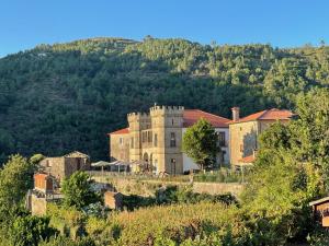 an old castle on top of a hill at Maison Casa Nord du Portugal Gères in Arcos de Valdevez