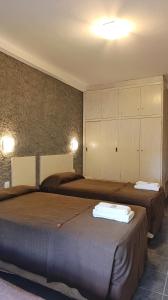 a room with two beds in a room at Hotel Cafayate Design in Cafayate