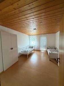 a room with two beds and a wooden ceiling at Eltons Fewo beim EuropaPark 4- Zimmer Apartment in Herbolzheim