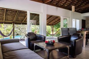 Koyao Bay Pavilions - Beach Resort and Pool Villas的休息区