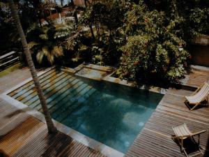 an overhead view of a swimming pool with two chairs at Costeño Beach in Santa Marta