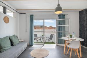 a living room with a couch and a table at Suite Junior Amanecer in Mácher