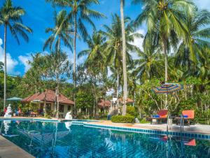 Bazén v ubytování Am Samui Resort Taling Ngam nebo v jeho okolí