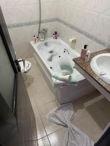 a bathroom with a bath tub and a sink at Étoile in M'diq