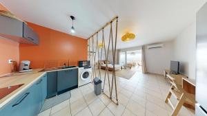 a kitchen with a washing machine in a room at Bella Apartment in Fort-de-France