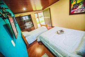a bedroom with a bed and a table with flowers on it at Cabaña privada en Oicata in Oicatá